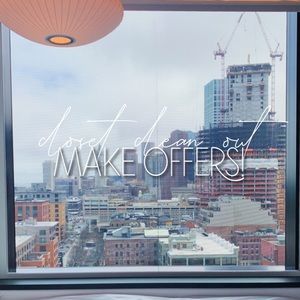 CLOSET CLEANOUT! MAKE REASONABLE OFFERS💓🦋👛